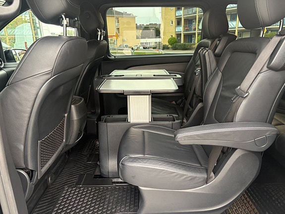 Mercedes-Benz V300 18 of 30
