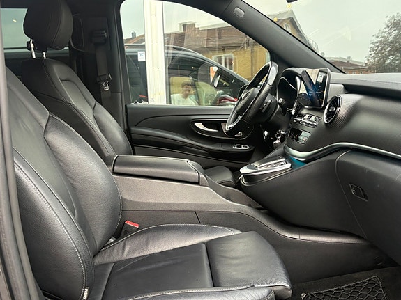 Mercedes-Benz V300 25 of 30