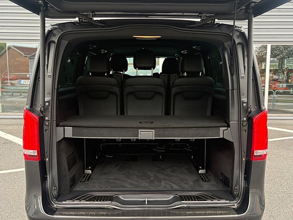 Mercedes-Benz V300 29 of 30