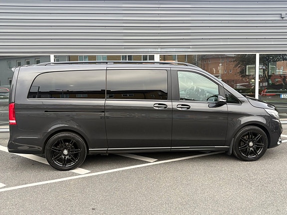 Mercedes-Benz V300 7 of 30