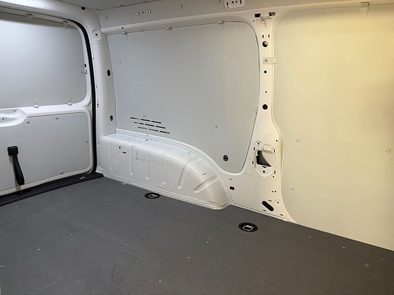 Volkswagen Caddy Maxi 13 of 16