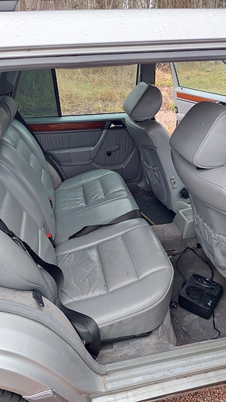 Mercedes-Benz E220 5 of 5