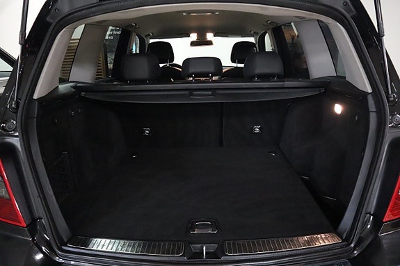 Mercedes-Benz GLK350 12 of 13