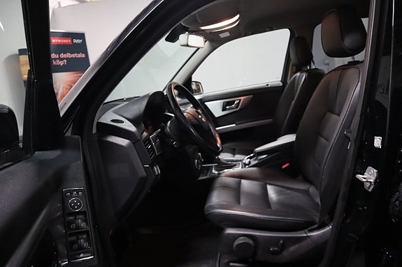 Mercedes-Benz GLK350 8 of 13