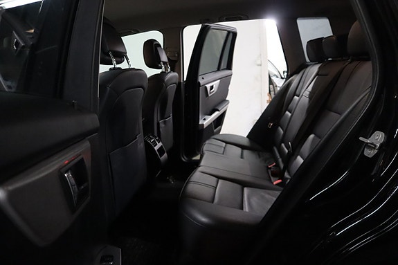 Mercedes-Benz GLK350 10 of 13