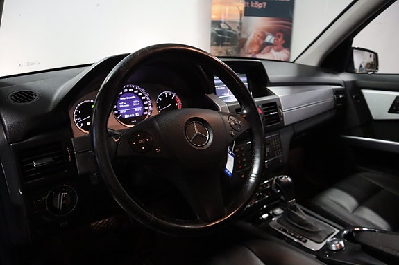 Mercedes-Benz GLK350 6 of 13