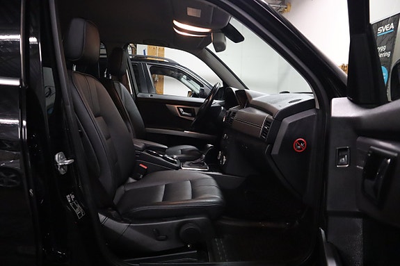Mercedes-Benz GLK350 9 of 13
