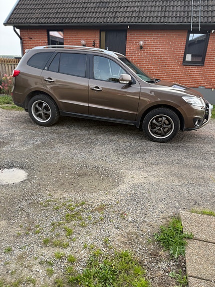 Hyundai Santa Fe 2 of 7
