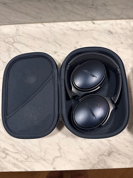 Bose trådlösa over-ear hörlurar med fodral