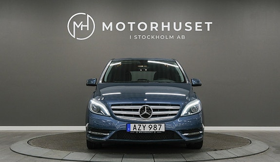 Mercedes-Benz B180 2 of 14