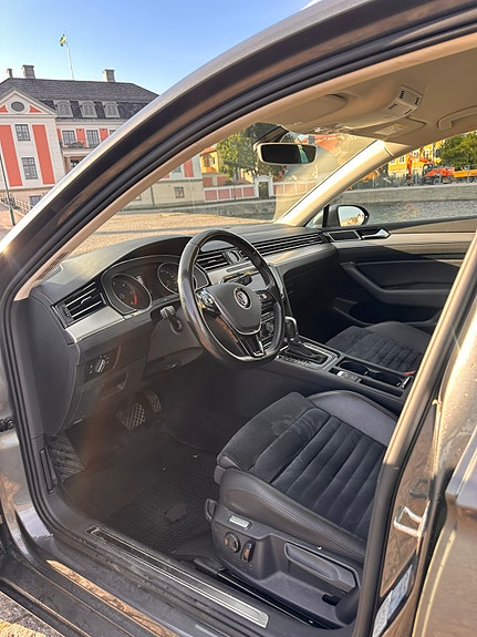 Volkswagen Passat 5 of 10