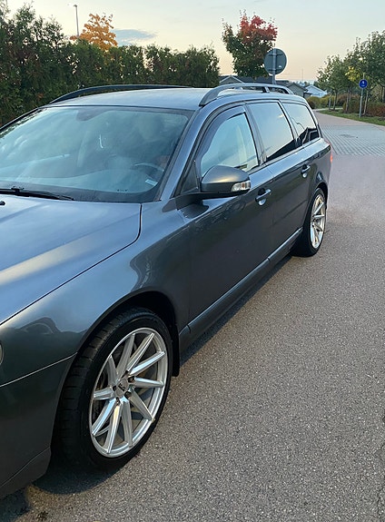 Volvo V70 3 of 7