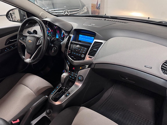 Chevrolet Cruze 15 of 17