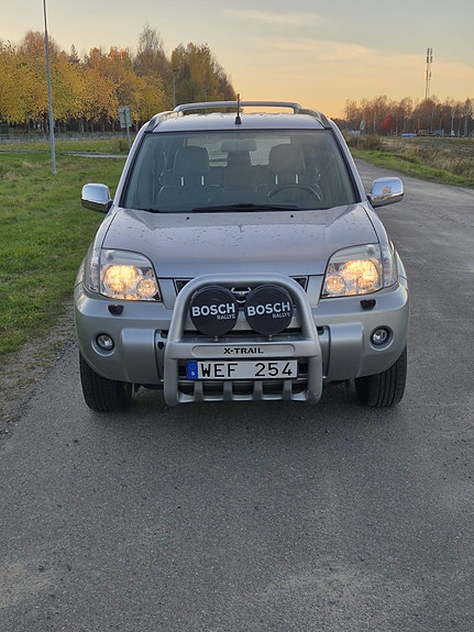 Nissan X-Trail 3 of 6