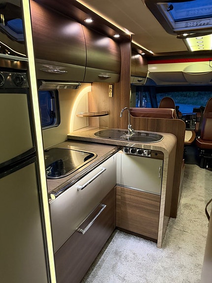 Bürstner Elegance I900 3,0 Automat Luftfjädring Solcell 19 of 25