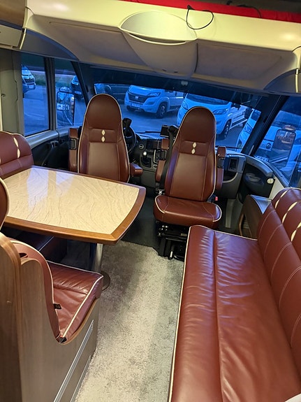 Bürstner Elegance I900 3,0 Automat Luftfjädring Solcell 2 of 25