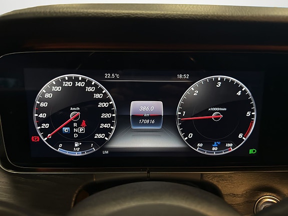 Mercedes-Benz E220 12 of 18