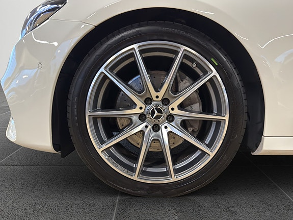 Mercedes-Benz E220 18 of 18