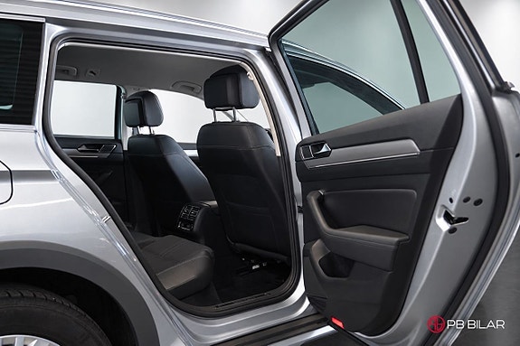 Volkswagen Passat Alltrack 24 of 30