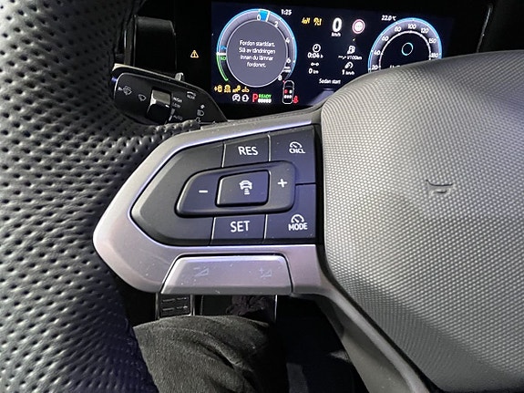 Volkswagen Passat 15 of 17