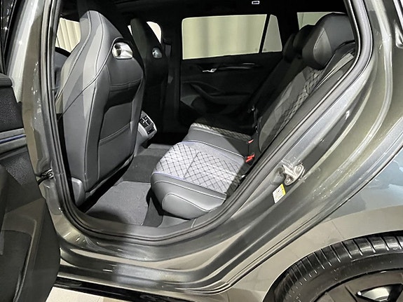 Volkswagen Passat 11 of 17
