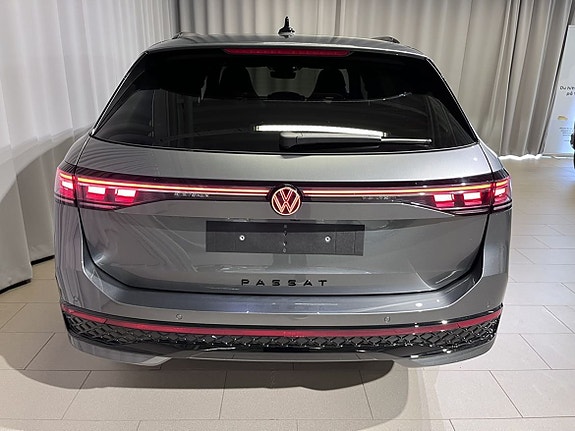 Volkswagen Passat 6 of 17