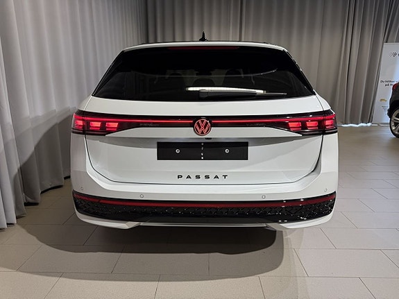 Volkswagen Passat 8 of 26