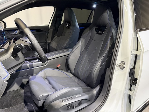 Volkswagen Passat 14 of 26