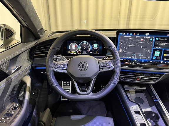 Volkswagen Passat 16 of 26