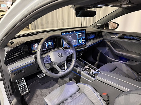 Volkswagen Passat 18 of 26