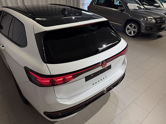 Volkswagen Passat 10 of 26