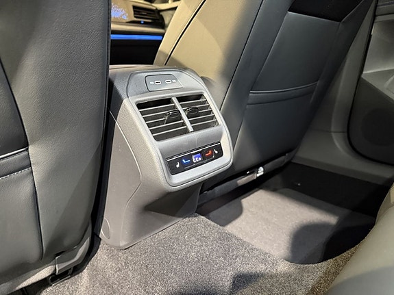 Volkswagen Passat 25 of 26