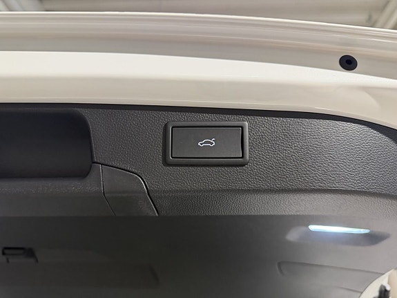 Volkswagen Passat 13 of 26