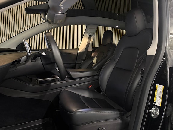 Tesla Model Y 13 of 26