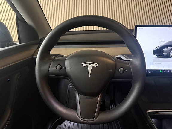 Tesla Model Y 17 of 26