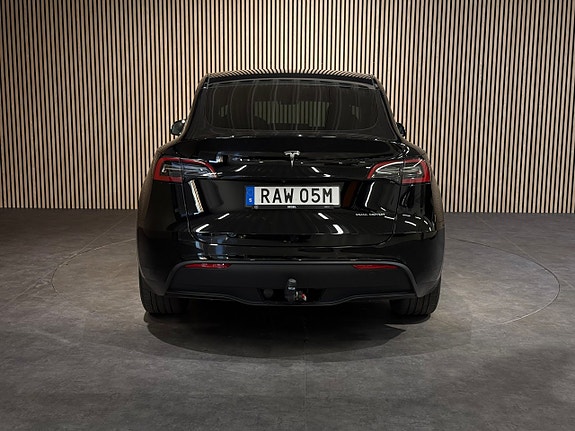 Tesla Model Y 5 of 26