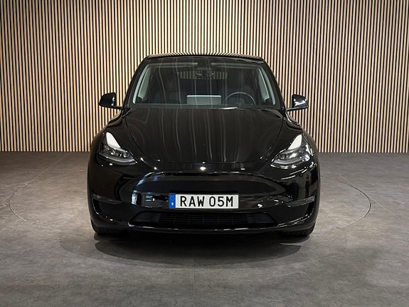 Tesla Model Y 9 of 26
