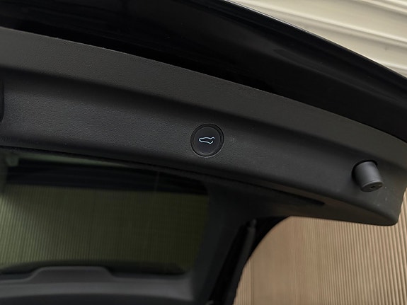 Tesla Model Y 22 of 26