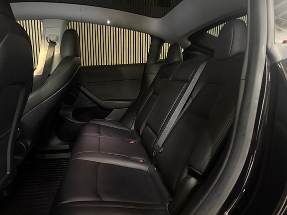 Tesla Model Y 15 of 26
