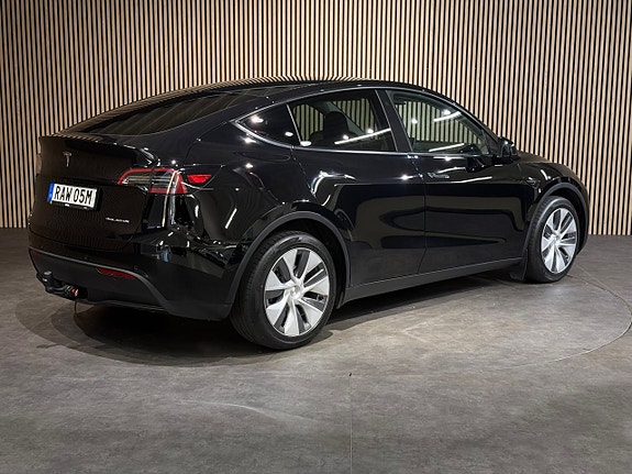 Tesla Model Y 4 of 26