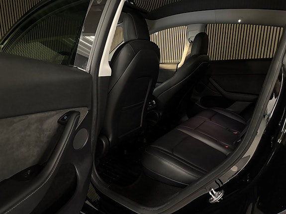 Tesla Model Y 14 of 26