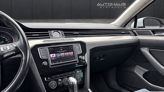 Volkswagen Passat 15 of 23