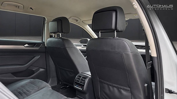 Volkswagen Passat 16 of 23