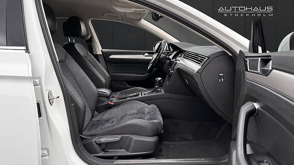 Volkswagen Passat 13 of 23