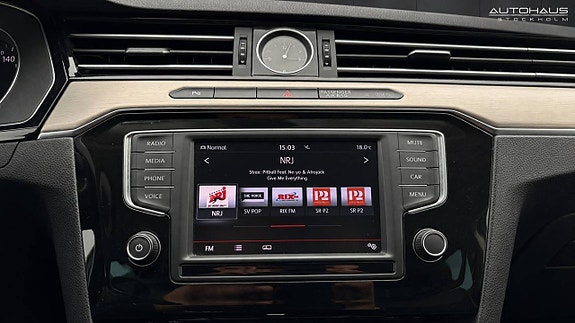 Volkswagen Passat 19 of 23