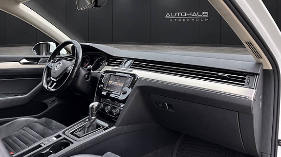 Volkswagen Passat 12 of 23