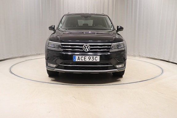 Volkswagen Tiguan Allspace 2 of 11