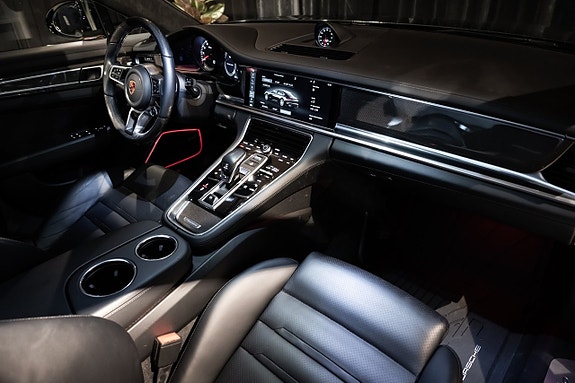 Porsche Panamera Turbo 9 of 23