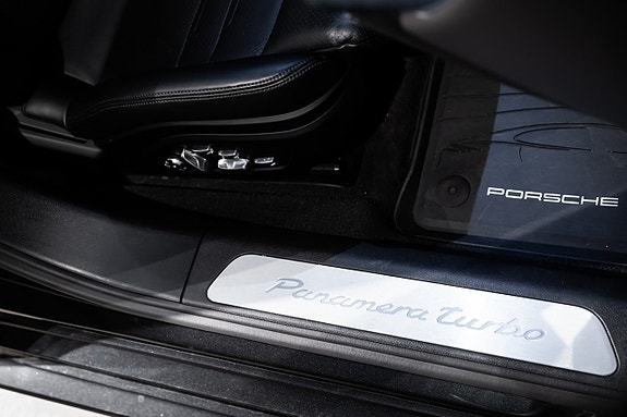 Porsche Panamera Turbo 16 of 23
