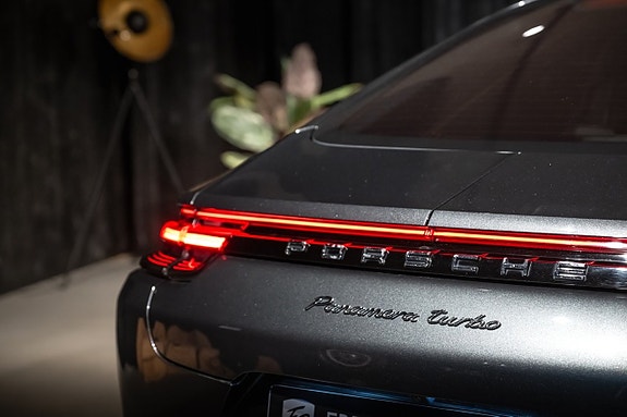Porsche Panamera Turbo 20 of 23